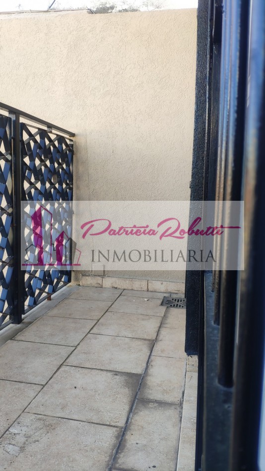 EN VENTA CASA 6 AMBIENTES EN LA TABLADA.