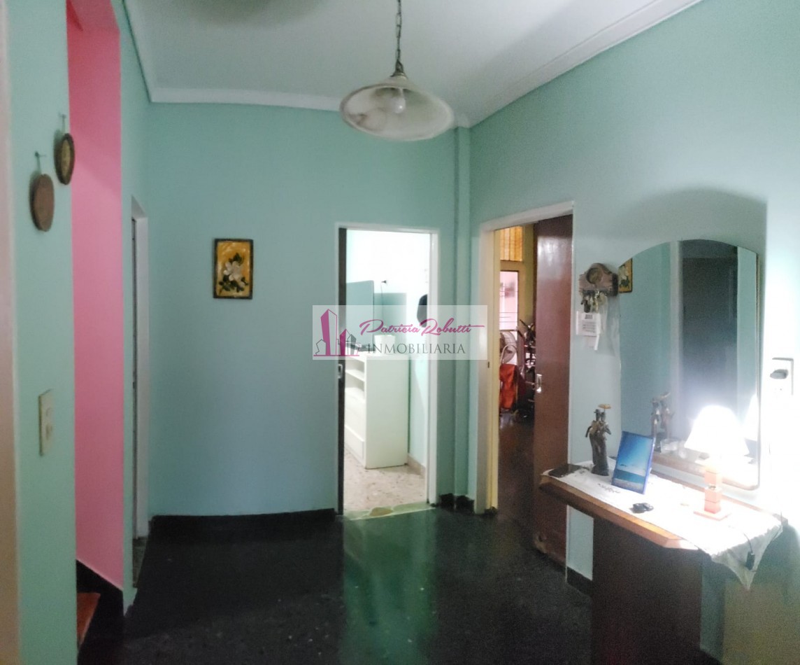 SE VENDE CASA 5 AMBIENTES CON PARQUE Y PISCINA VILLA CELINA