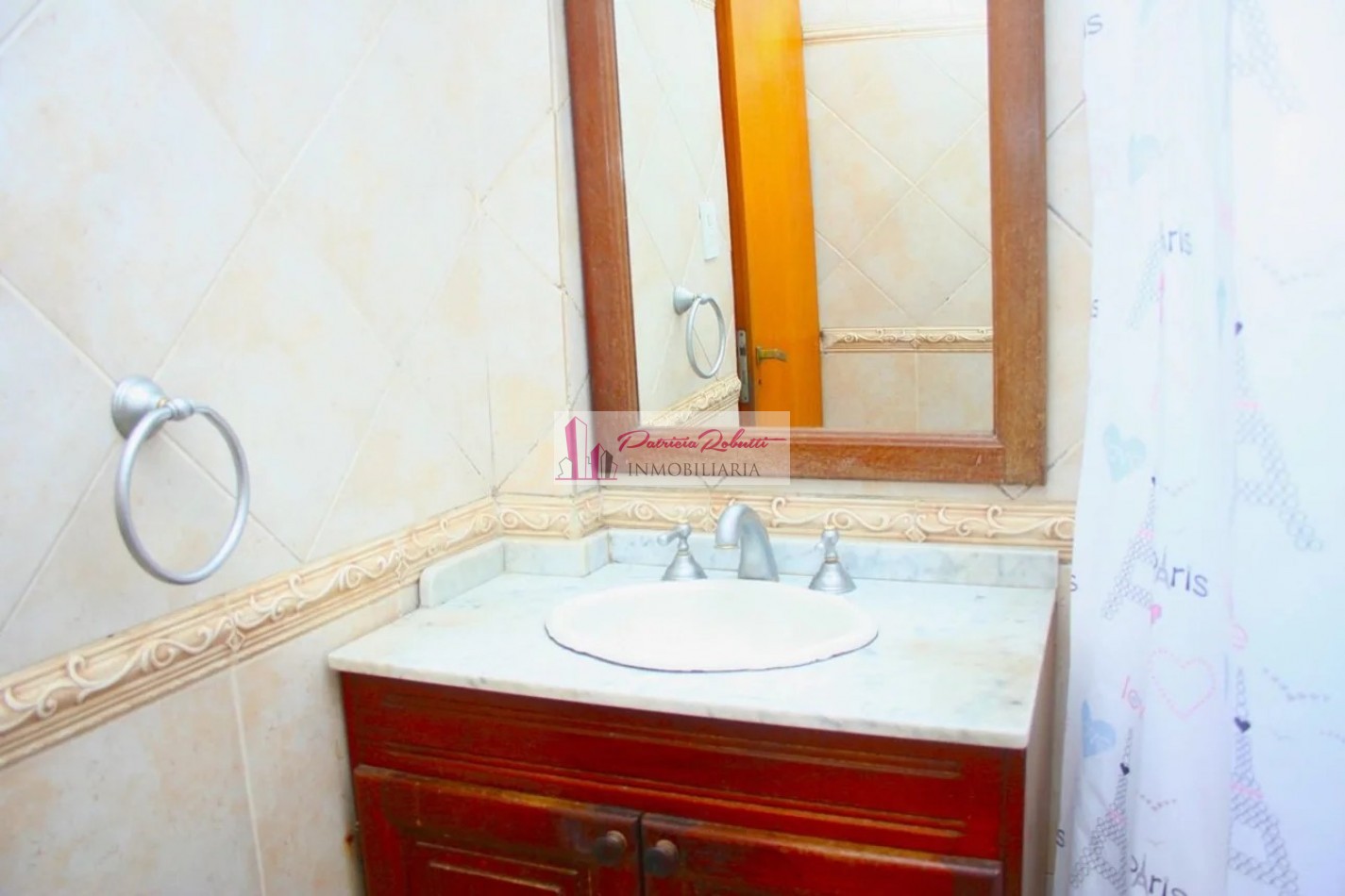 EN VENTA CASA TRIPLEX 4 AMBIENTES TAPIALES