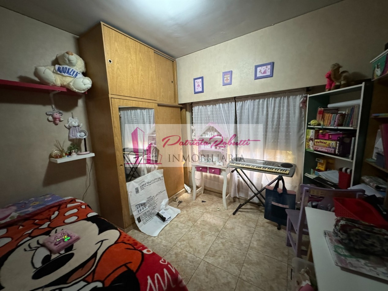 EN VENTA CASA MULTIFAMILIAR 6 AMBIENTES DISTRIBUIDA EN 2 CASAS VILLA INSUPERABLE.