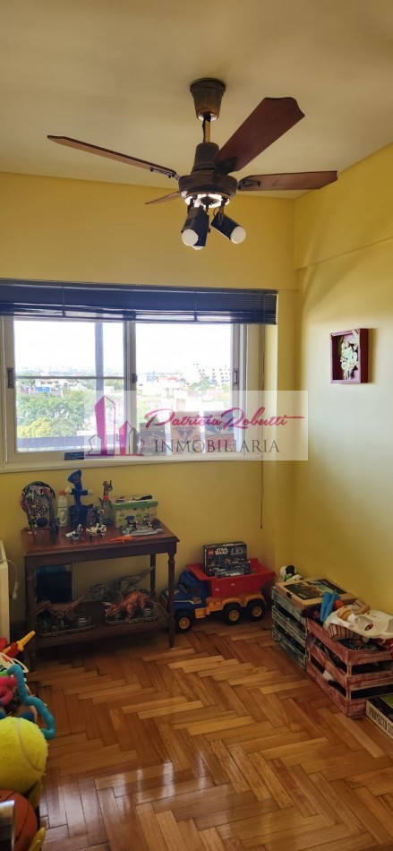 EN VENTA DEPARTAMENTO 4 AMBIENTES CON DEPENDENCIA Y COCHERA