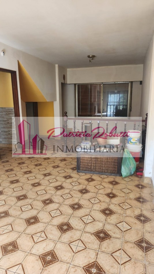 EN VENTA CASA 4 AMBIENTES EN VILLA CELINA POLO TEXTIL LOTE