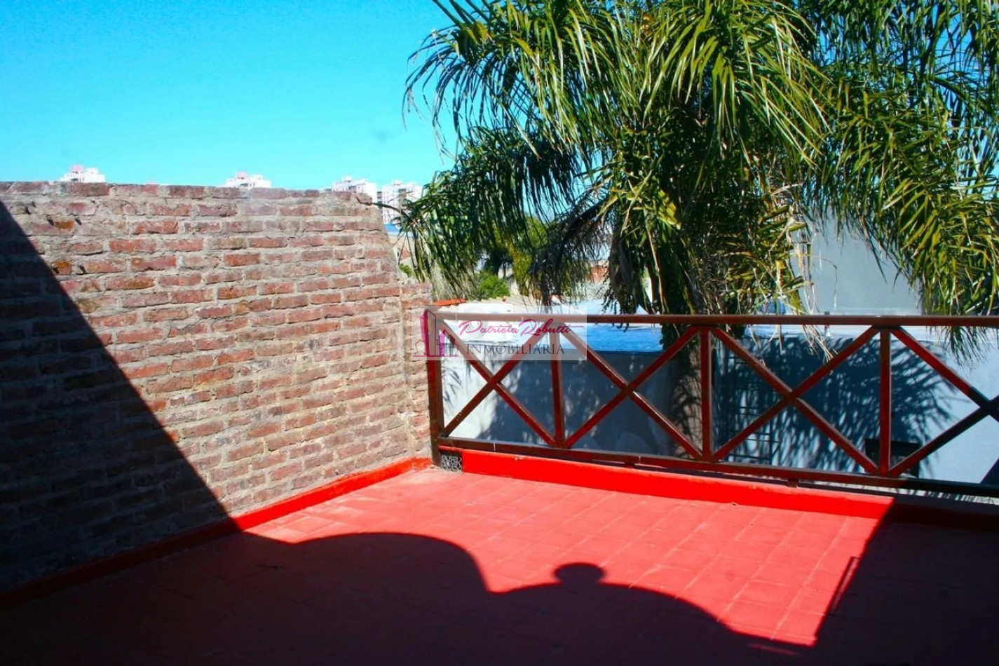 EN VENTA CASA TRIPLEX 4 AMBIENTES TAPIALES