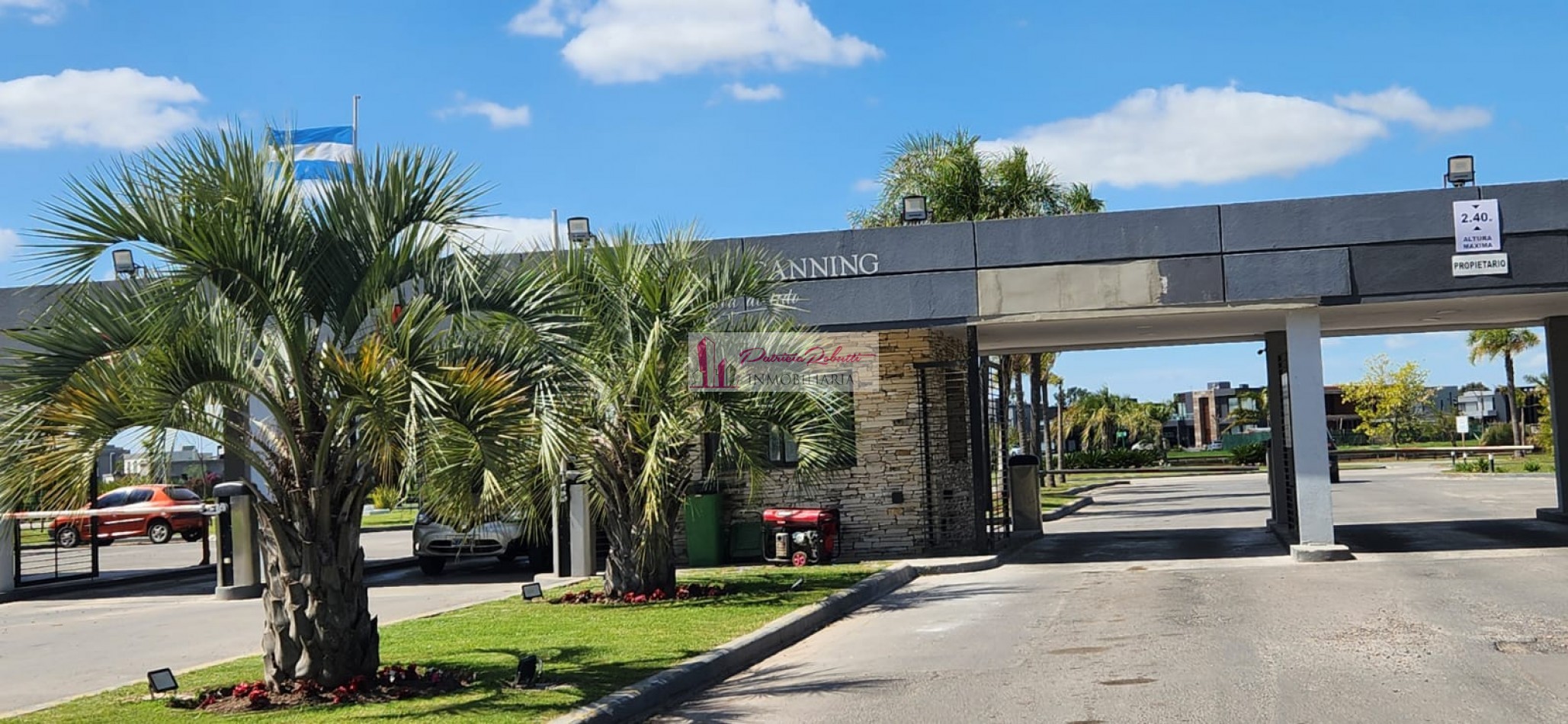 EN VENTA CASA 6 AMBIENTES CON PISCINA Y 2 COCHERAS EN BARRIO PRIVADO LAGOS DE CANNING