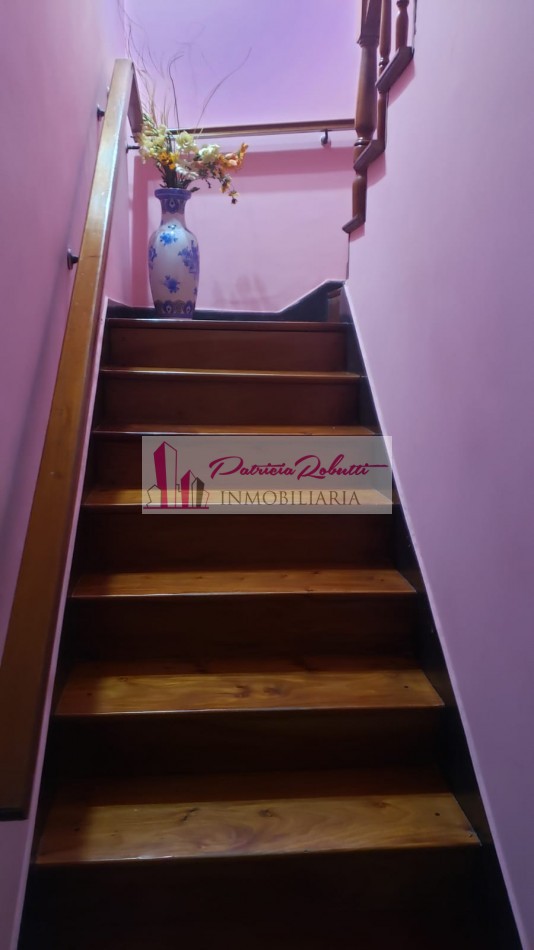 SE VENDE CASA 5 AMBIENTES CON PARQUE Y PISCINA VILLA CELINA