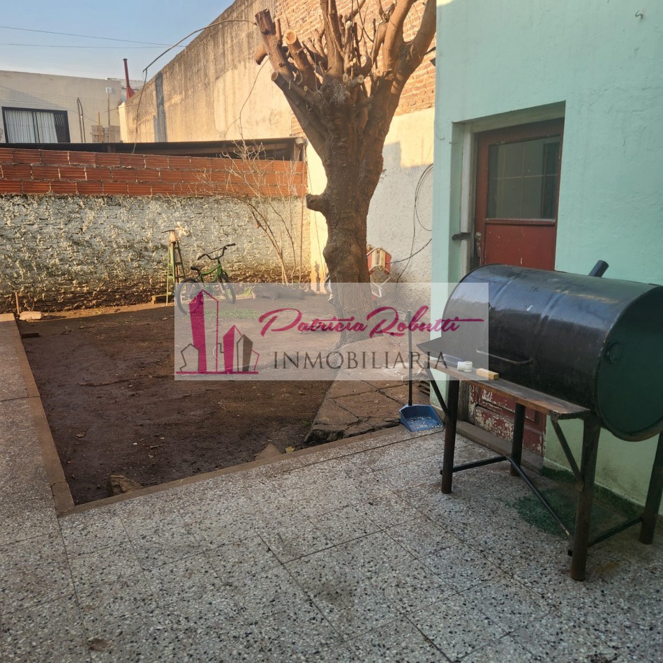 EN VENTA CASA 4 AMBIENTES EN VILLA LUGANO- LOTE 10 X 29.70- MULTIFAMILIAR