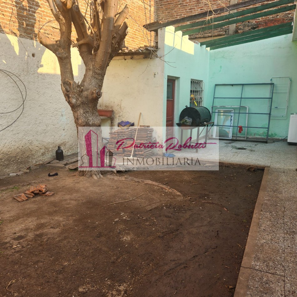 EN VENTA CASA 4 AMBIENTES EN VILLA LUGANO- LOTE 10 X 29.70- MULTIFAMILIAR