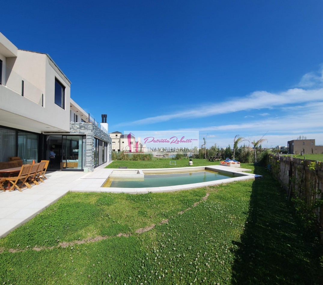 EN VENTA CASA 6 AMBIENTES CON PISCINA Y 2 COCHERAS EN BARRIO PRIVADO LAGOS DE CANNING
