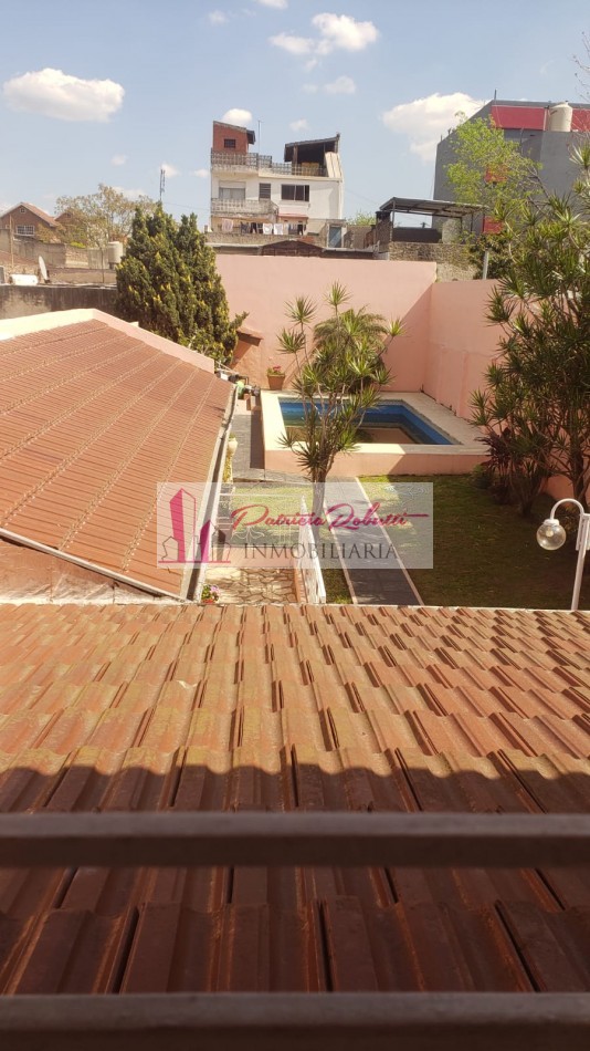 SE VENDE CASA 5 AMBIENTES CON PARQUE Y PISCINA VILLA CELINA