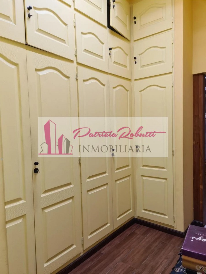 EN VENTA CASA 4 AMBIENTES EN VILLA LUGANO.
