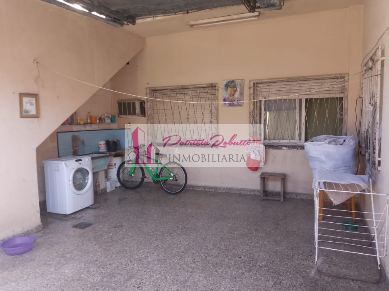 EN VENTA CASA 4 AMBIENTES EN VILLA LUGANO- LOTE 10 X 29.70- MULTIFAMILIAR