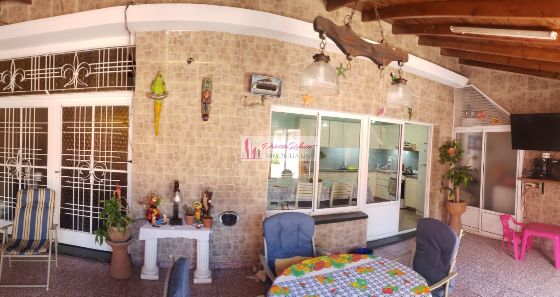 SE VENDE CASA 5 AMBIENTES CON PARQUE Y PISCINA VILLA CELINA