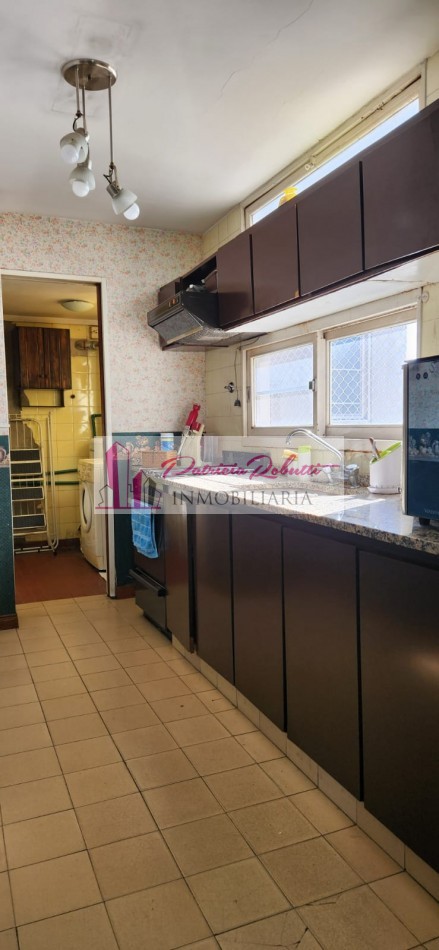 EN VENTA DEPARTAMENTO 4 AMBIENTES CON DEPENDENCIA Y COCHERA