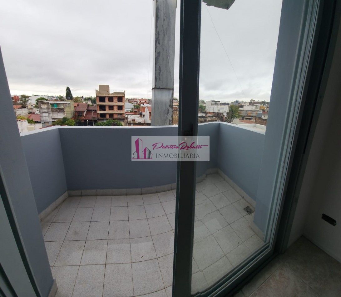 EN VENTA DEPARTAMENTO MONOAMBIENTE RECICLADO OPORTUNIDAD SOBRE VELEZ SARFIELD - CIUDAD MADERO.