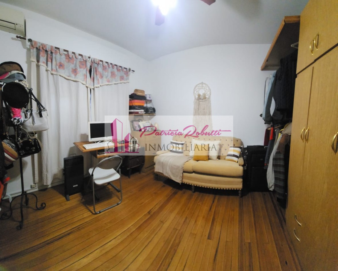 EN VENTA CASA 3 + 2 AMBIENTES EN VILLA LUGANO- LOTE 8.66 X 21.35- MULTIFAMILIAR 