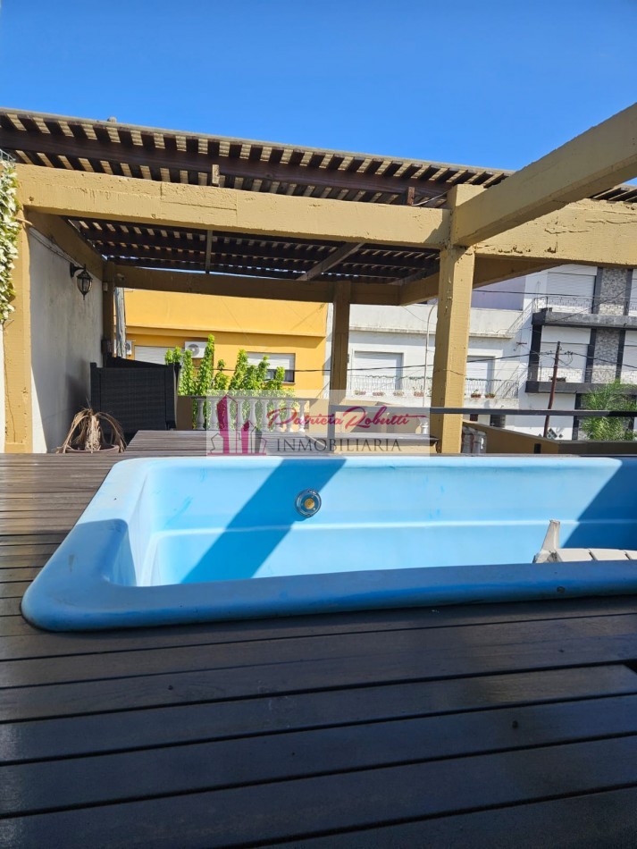 EN VENTA CASA 4 AMBIENTES CON PISCINA, PATIO, TERRAZA Y GARAGE VILLA MADERO