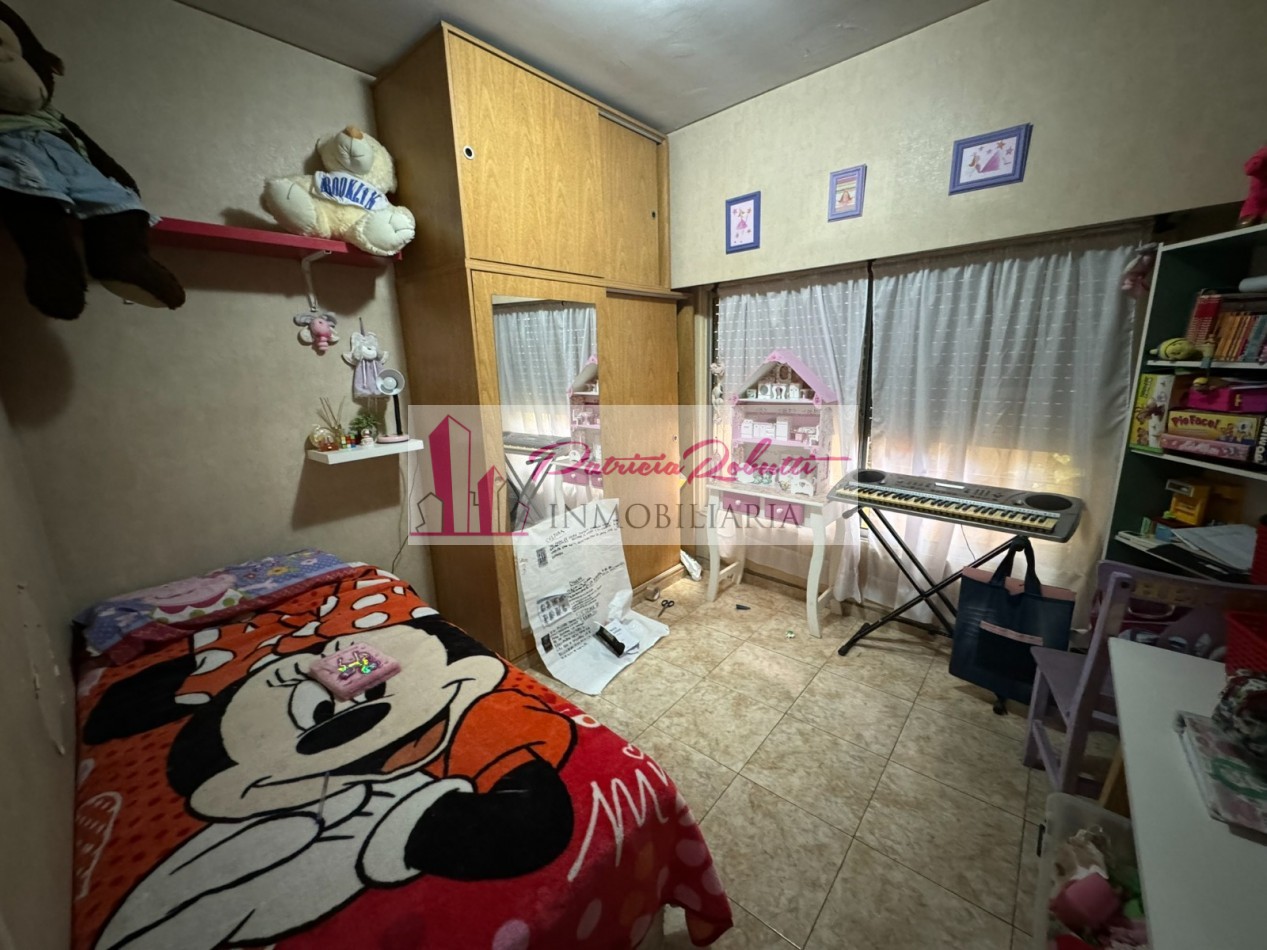 EN VENTA CASA MULTIFAMILIAR 6 AMBIENTES DISTRIBUIDA EN 2 CASAS VILLA INSUPERABLE.