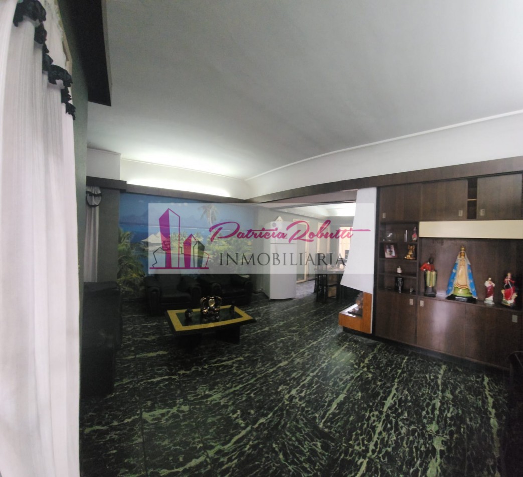 EN VENTA CASA 5 AMBIENTES CON GARAGE Y PARQUE EN VILLA LUGANO- LOTE 8.66 X 31 OPORTUNIDAD!!