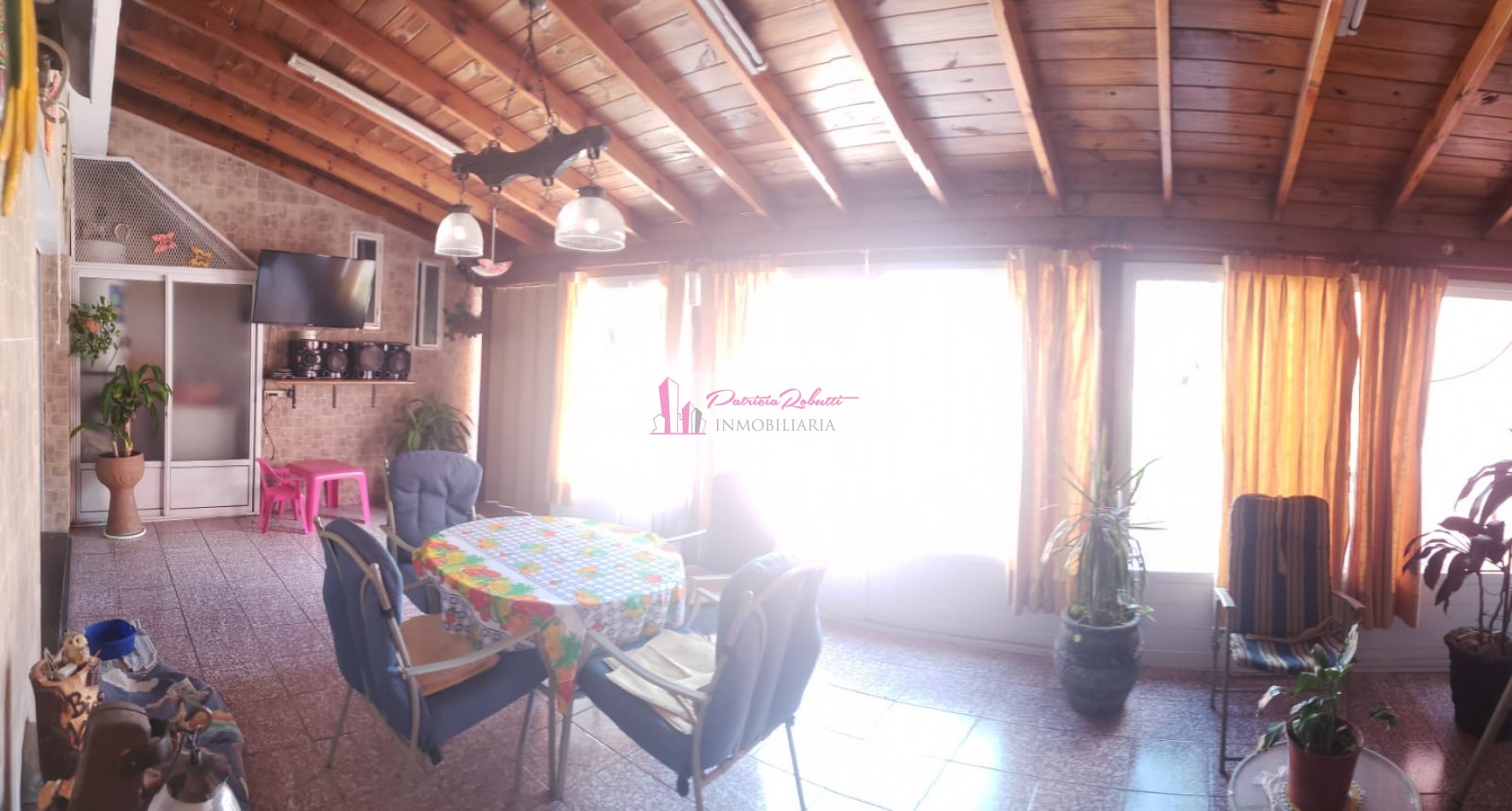 SE VENDE CASA 5 AMBIENTES CON PARQUE Y PISCINA VILLA CELINA