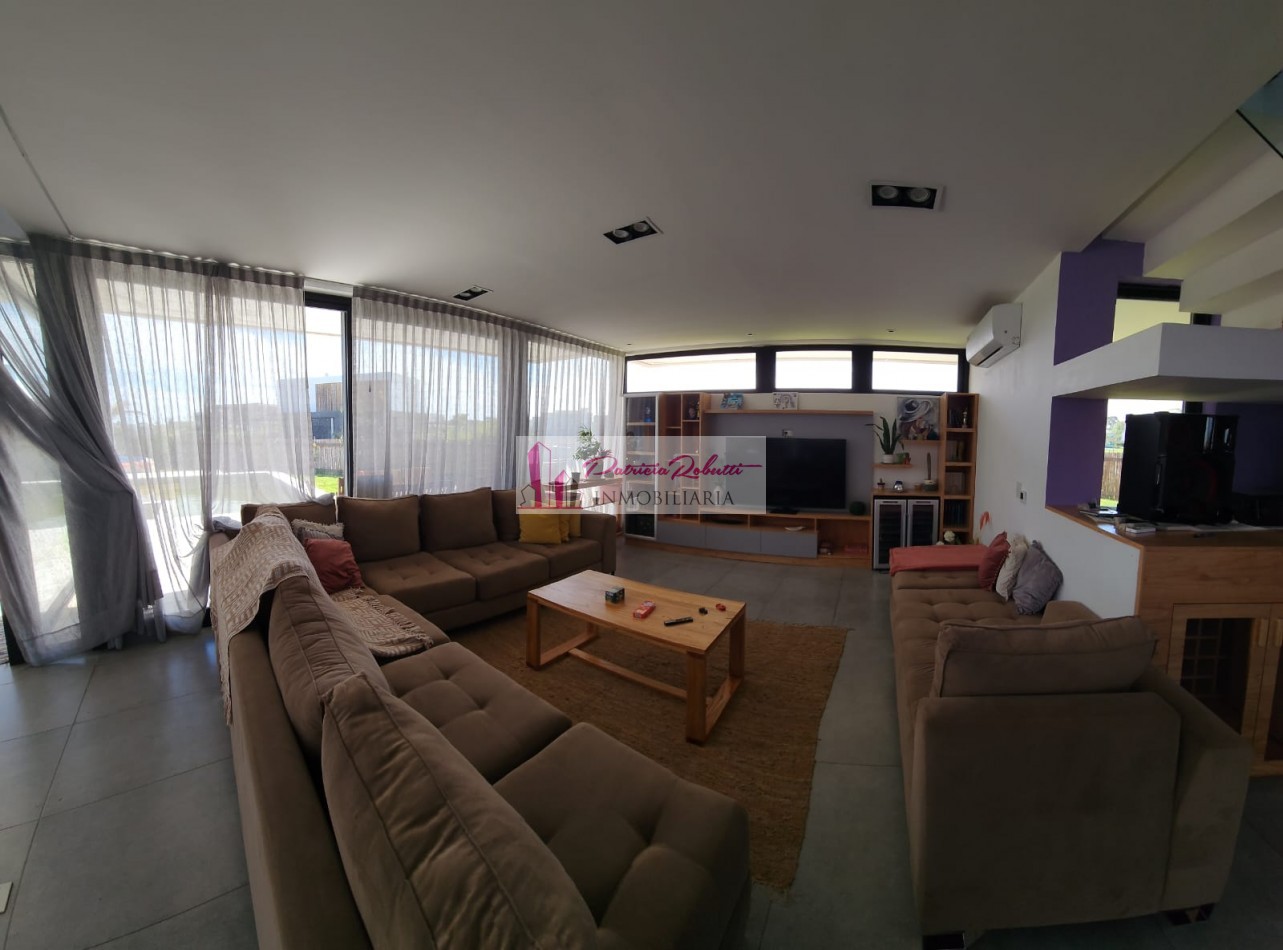 EN VENTA CASA 6 AMBIENTES CON PISCINA Y 2 COCHERAS EN BARRIO PRIVADO LAGOS DE CANNING