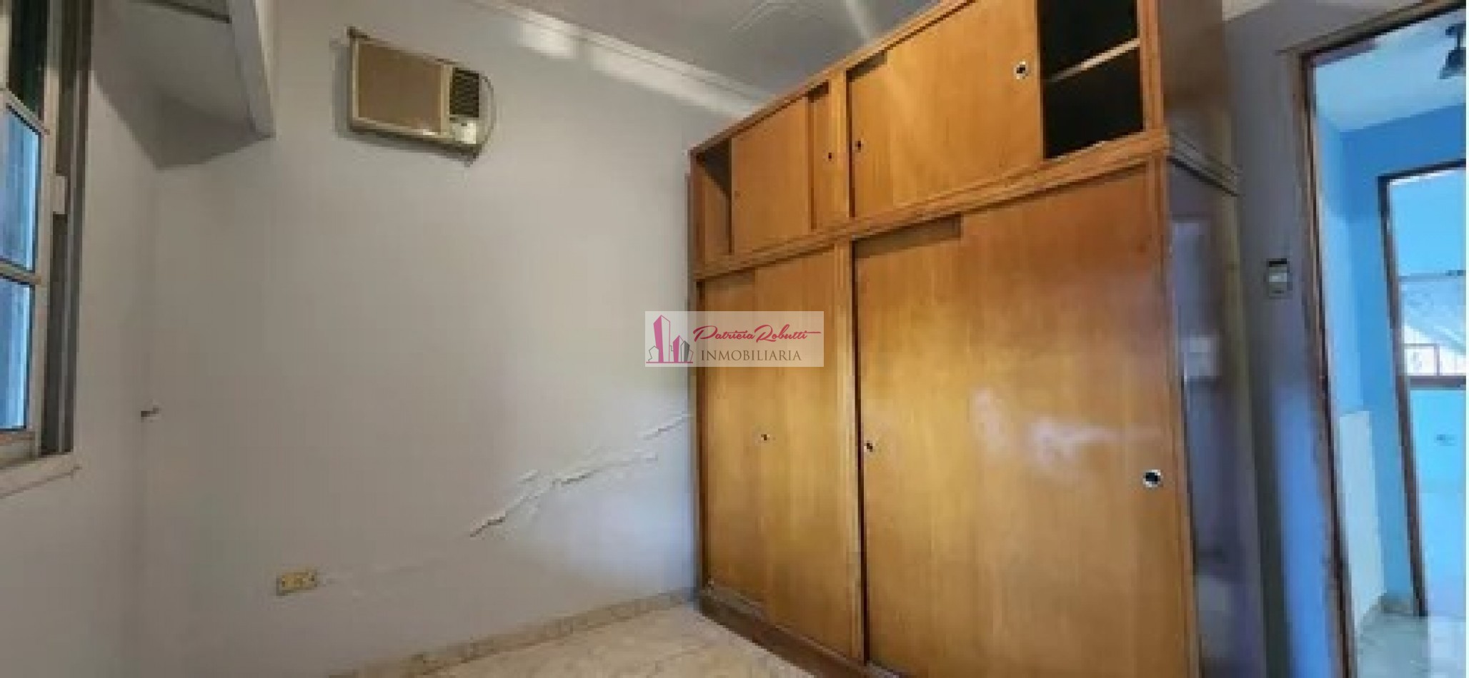 SE VENDE CASA 3 AMBIENTES CON GARAGE Y PARQUE TAPIALES