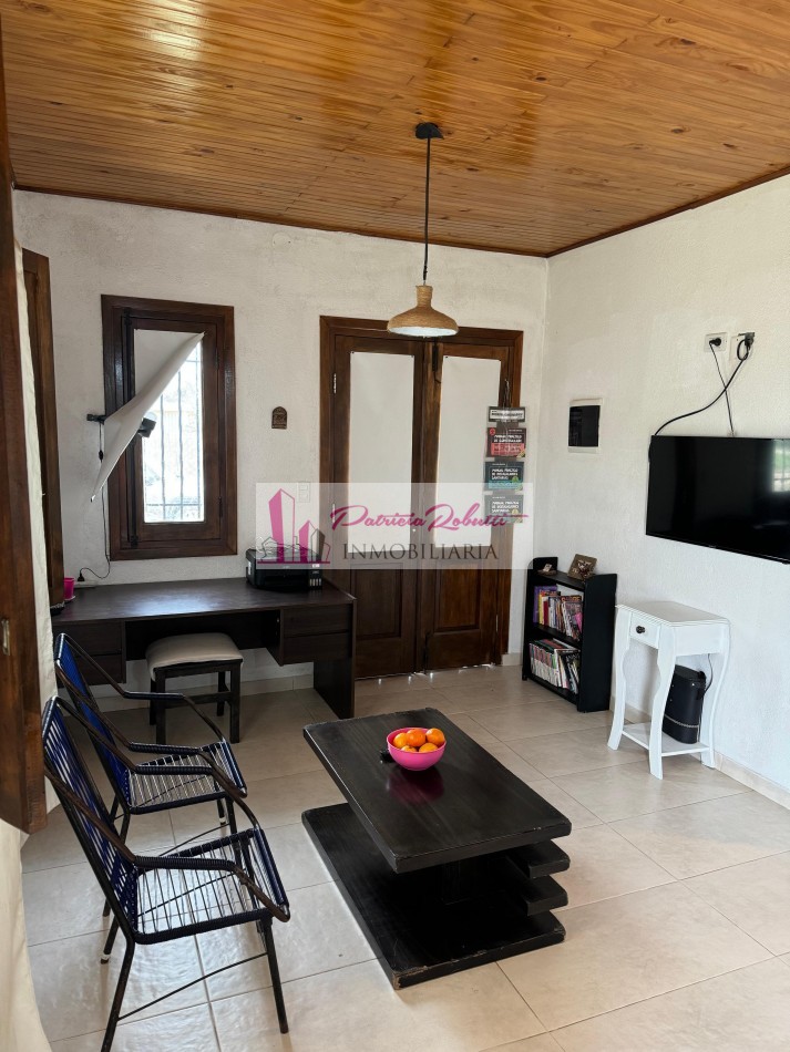 EN VENTA CASA 3 AMBIENTES CON LOTE ESTILO COLONIAL EN CAÑUELAS.