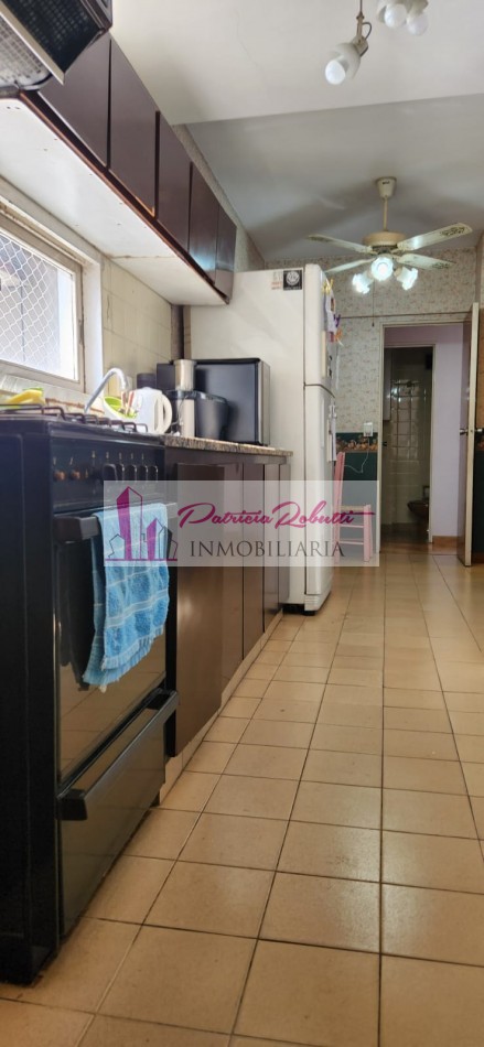 EN VENTA DEPARTAMENTO 4 AMBIENTES CON DEPENDENCIA Y COCHERA