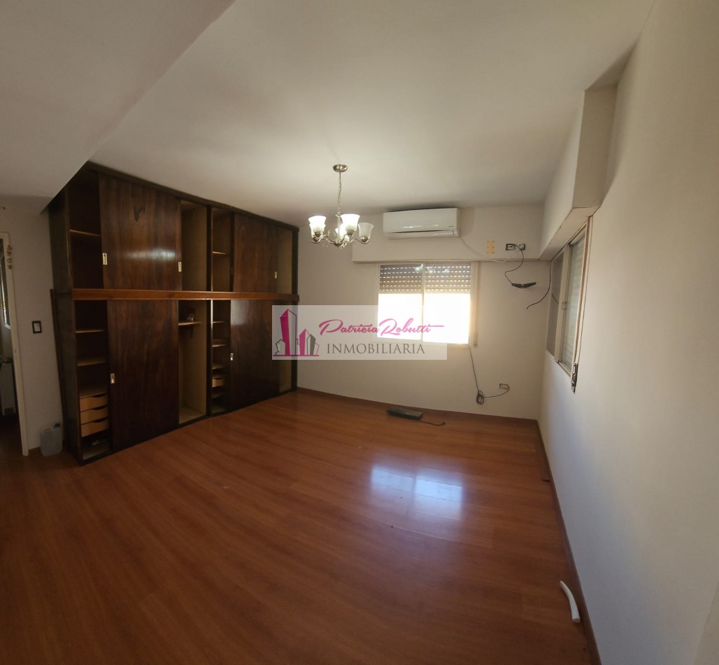 EN VENTA CASA 4 AMBIENTES CON PISCINA, PATIO, TERRAZA Y GARAGE VILLA MADERO