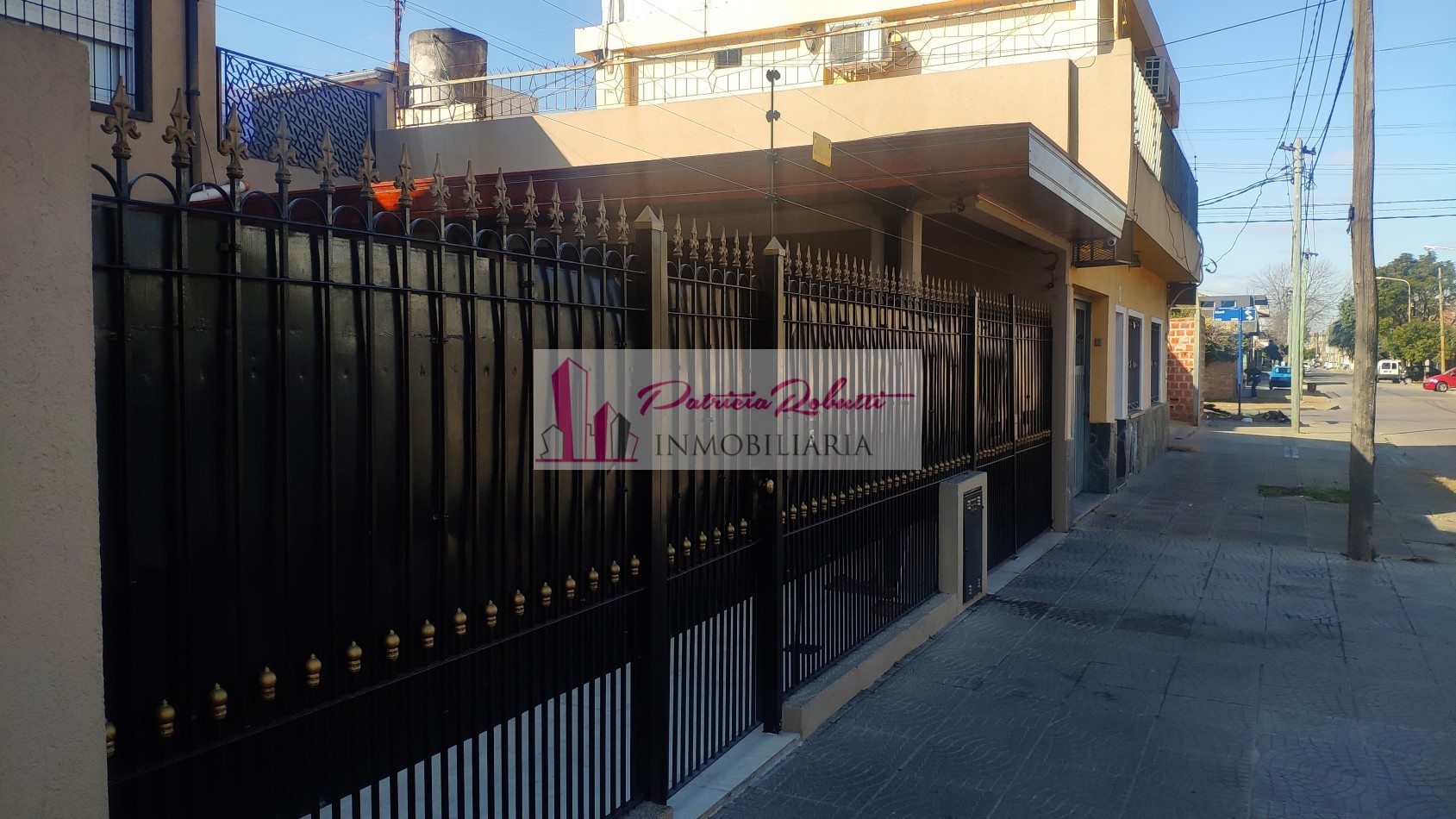 EN VENTA CASA 6 AMBIENTES EN LA TABLADA.