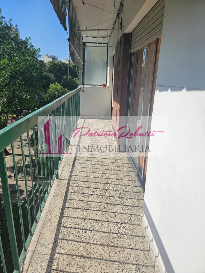 EN VENTA DEPARTAMENTO 2 AMBIENTES CON BALCON Y BAULERA EN CABALLITO.