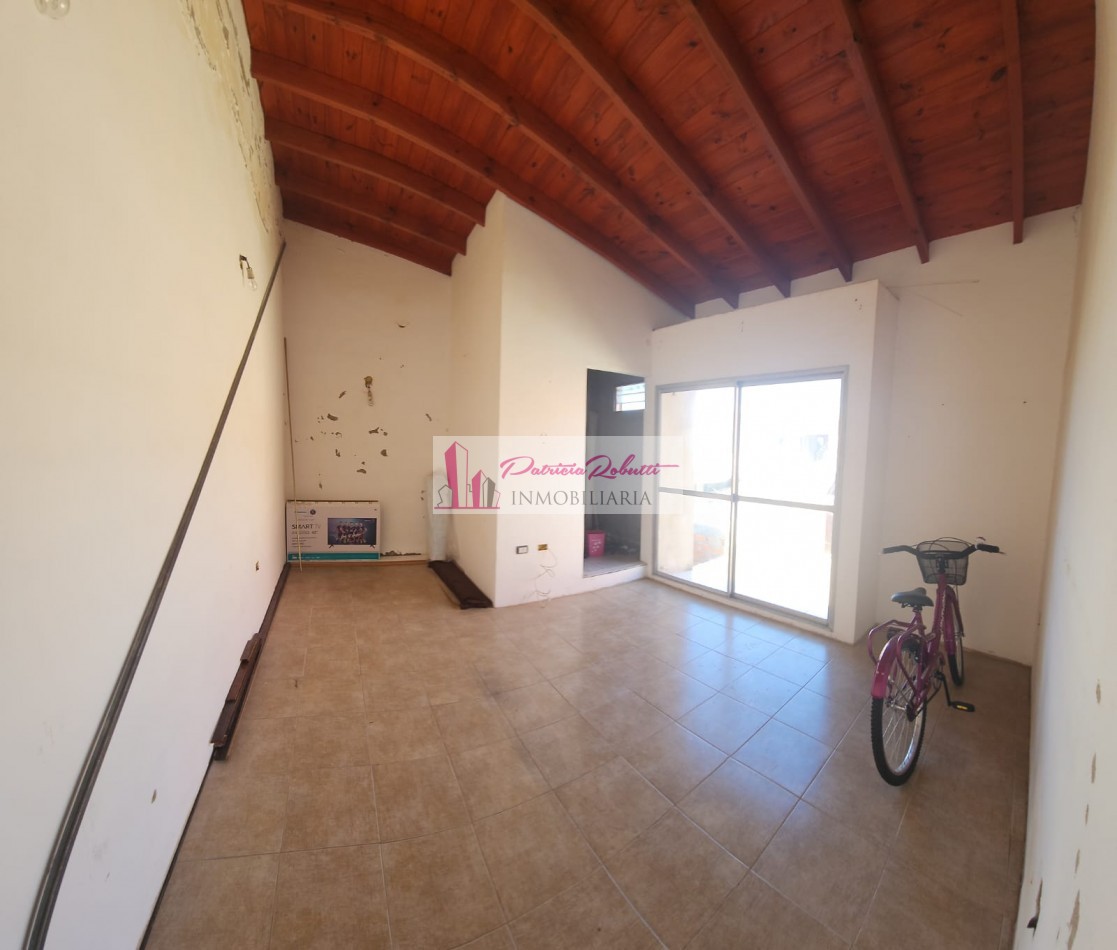 EN VENTA CASA 4 AMBIENTES CON PILETA Y TERRAZA (ESPACIO AEREO PARA EDIFICAR) MAS DUPLEX 2 AMBIENTES Se vende casa 4 ambientes con A TERMINAR- TABLADA