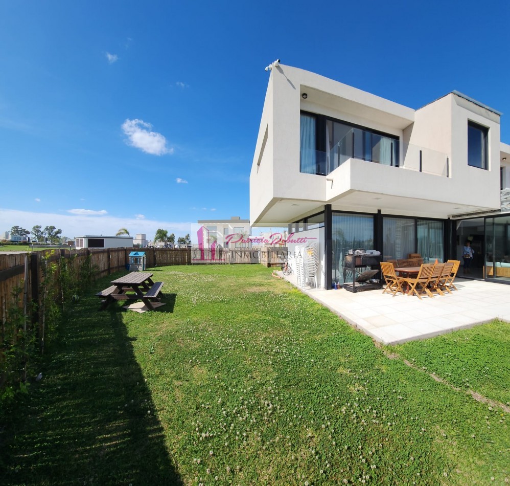 EN VENTA CASA 6 AMBIENTES CON PISCINA Y 2 COCHERAS EN BARRIO PRIVADO LAGOS DE CANNING
