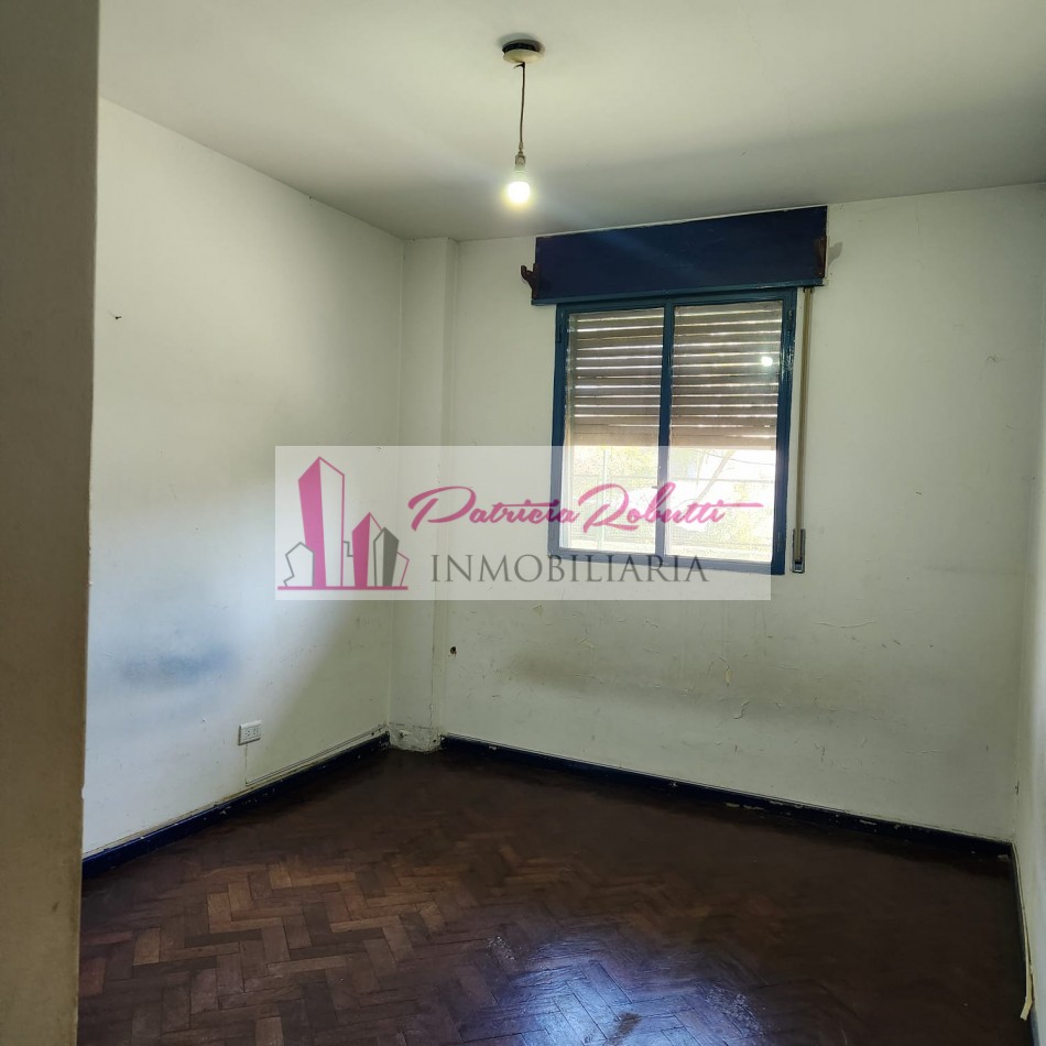 EN VENTA DEPARTAMENTO 3 AMBIENTES CON PATIO EN CENTRO COMERCIAL VILLA CELINA.