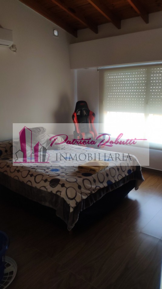 EN VENTA CASA 6 AMBIENTES EN LA TABLADA.