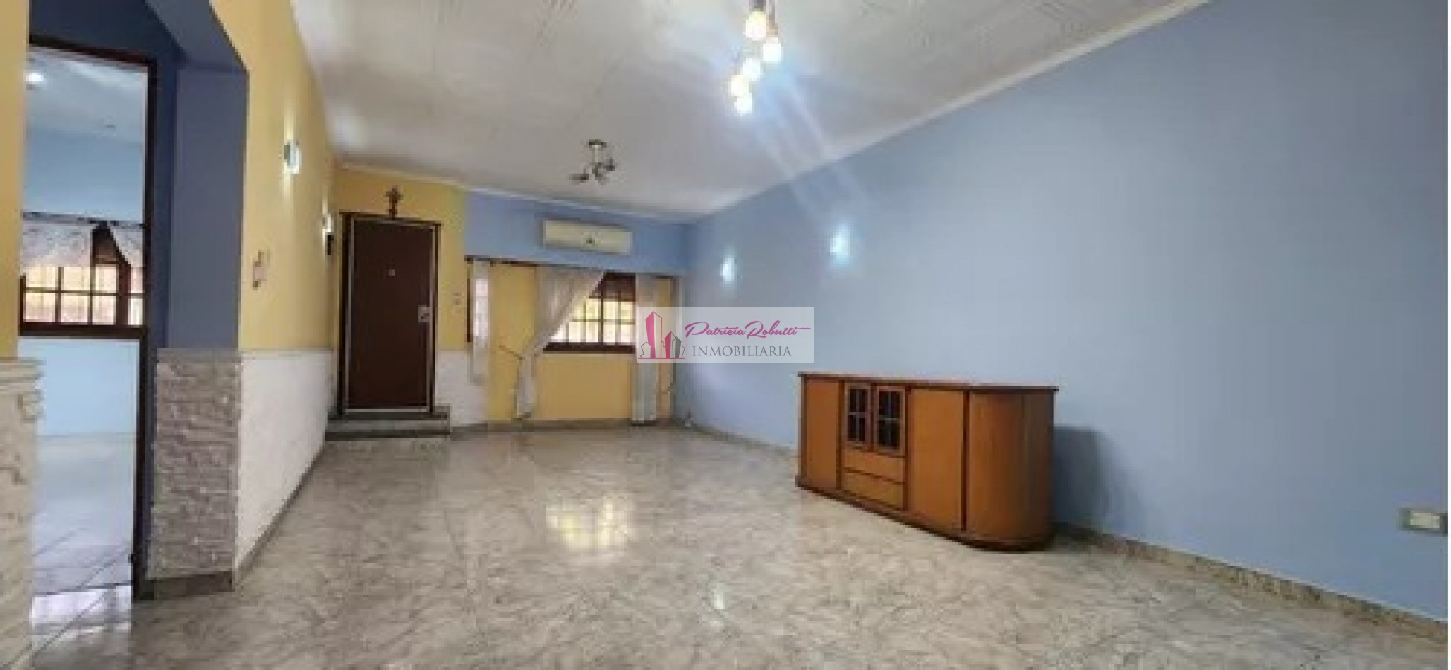 SE VENDE CASA 3 AMBIENTES CON GARAGE Y PARQUE TAPIALES