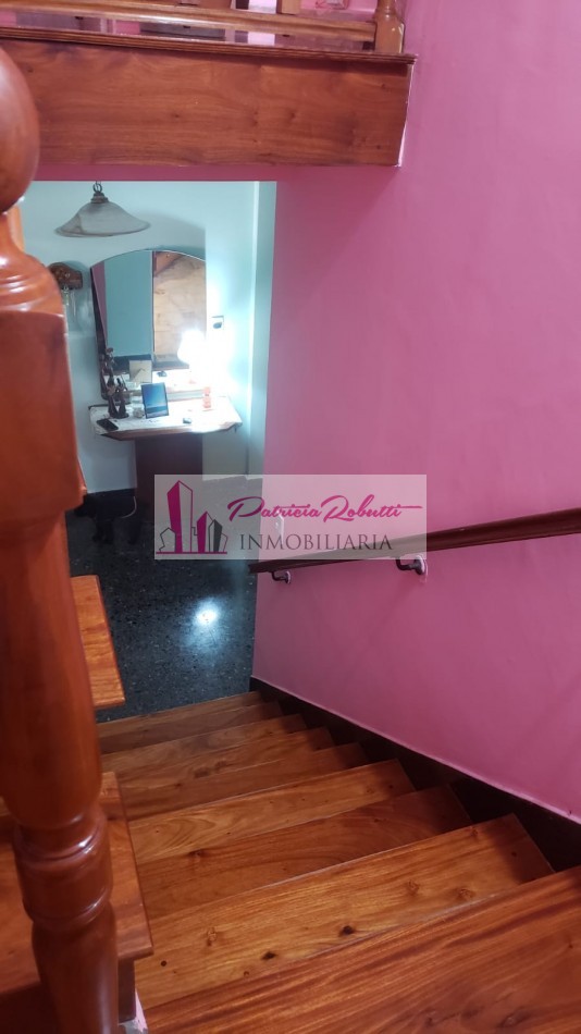 SE VENDE CASA 5 AMBIENTES CON PARQUE Y PISCINA VILLA CELINA