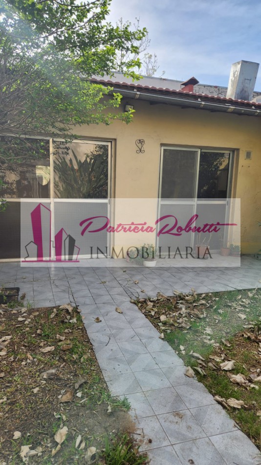 EN VENTA CASA 4 AMBIENTES EN VILLA CELINA POLO TEXTIL LOTE