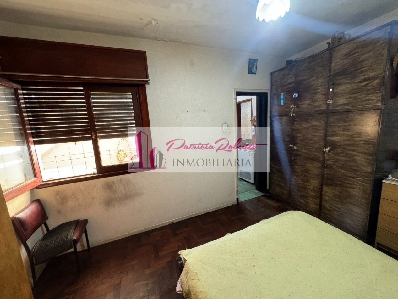 EN VENTA CASA MULTIFAMILIAR 6 AMBIENTES DISTRIBUIDA EN 2 CASAS VILLA INSUPERABLE.