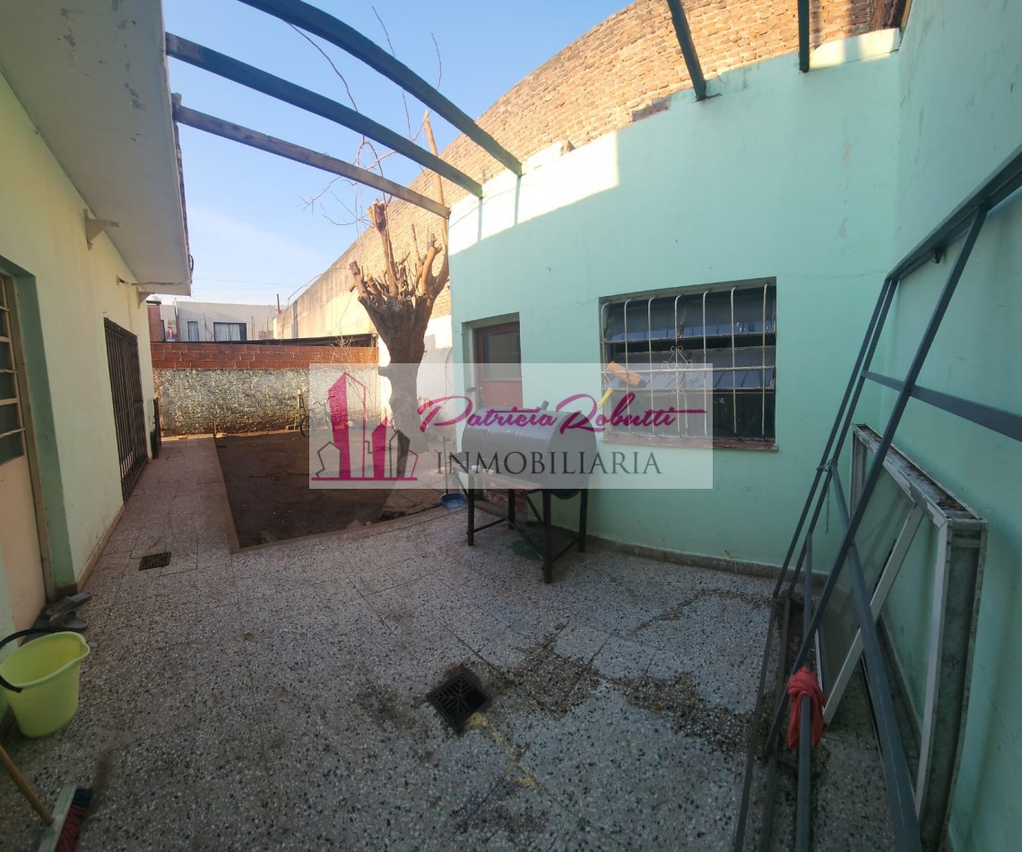 EN VENTA CASA 4 AMBIENTES EN VILLA LUGANO- LOTE 10 X 29.70- MULTIFAMILIAR