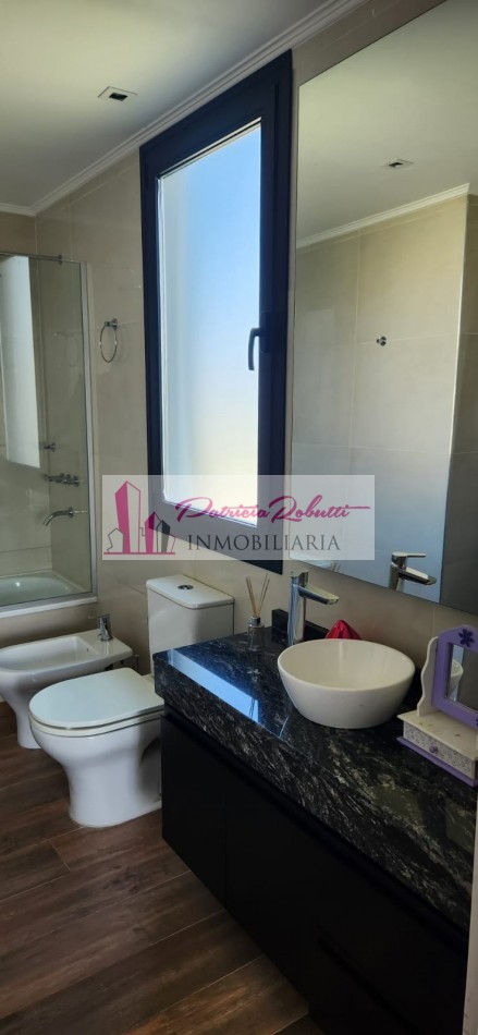 EN VENTA CASA 6 AMBIENTES CON PISCINA Y 2 COCHERAS EN BARRIO PRIVADO LAGOS DE CANNING