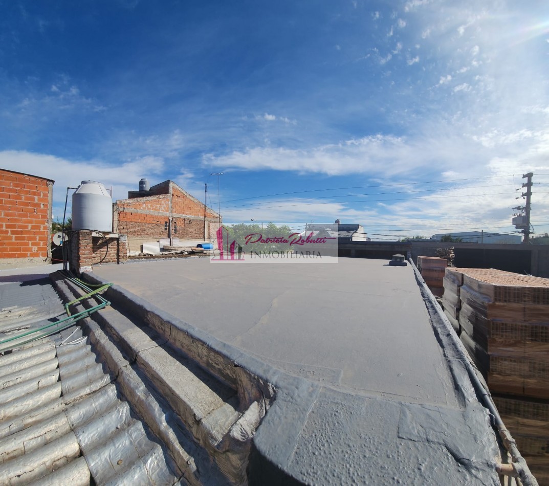 EN VENTA CASA 4 AMBIENTES CON PILETA Y TERRAZA (ESPACIO AEREO PARA EDIFICAR) MAS DUPLEX 2 AMBIENTES Se vende casa 4 ambientes con A TERMINAR- TABLADA