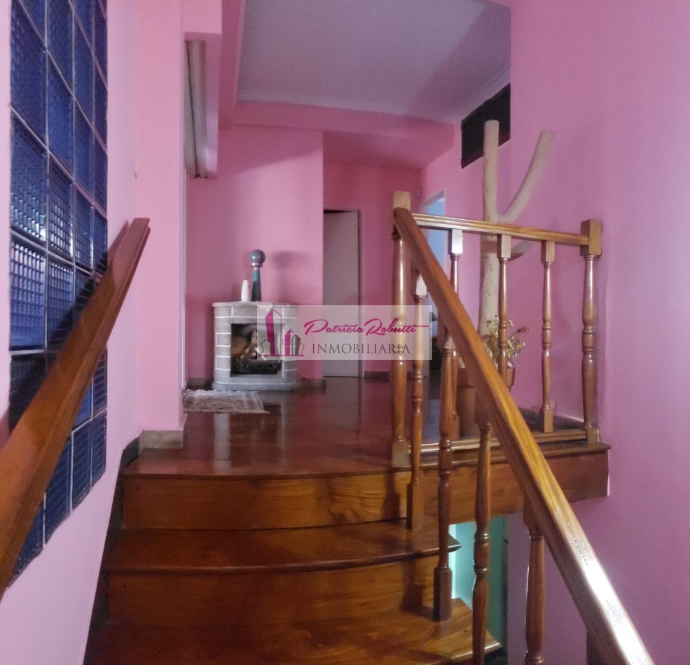 SE VENDE CASA 5 AMBIENTES CON PARQUE Y PISCINA VILLA CELINA