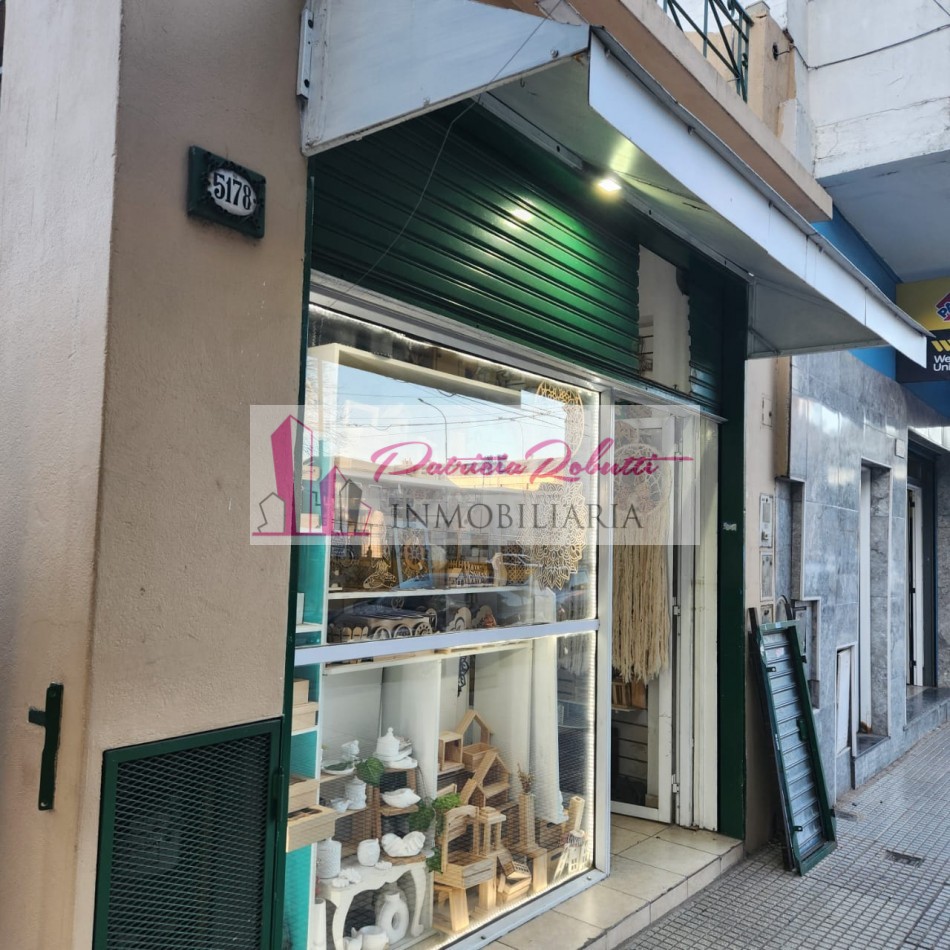 EN VENTA CASA 3 + 2 AMBIENTES EN VILLA LUGANO- LOTE 8.66 X 21.35- MULTIFAMILIAR 