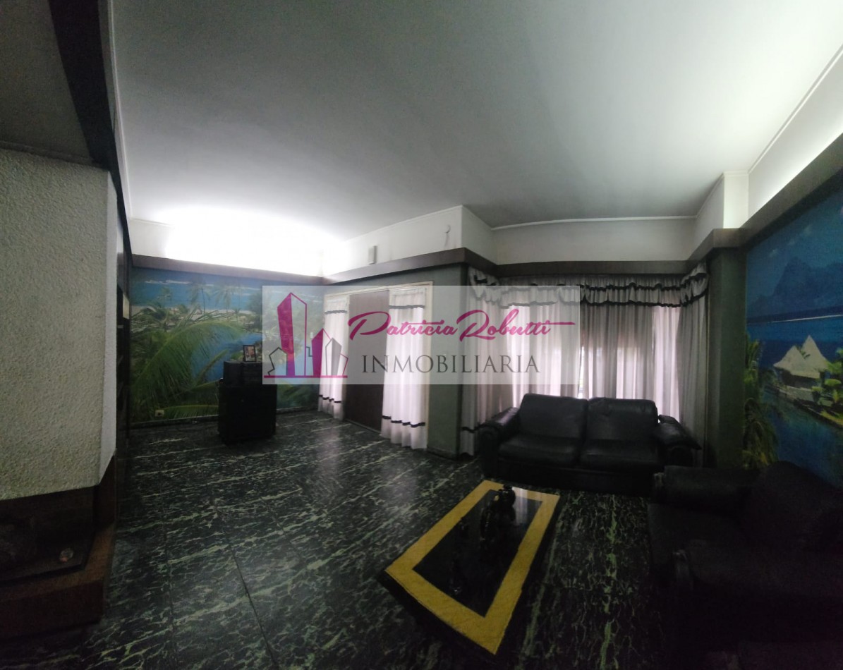 EN VENTA CASA 5 AMBIENTES CON GARAGE Y PARQUE EN VILLA LUGANO- LOTE 8.66 X 31 OPORTUNIDAD!!