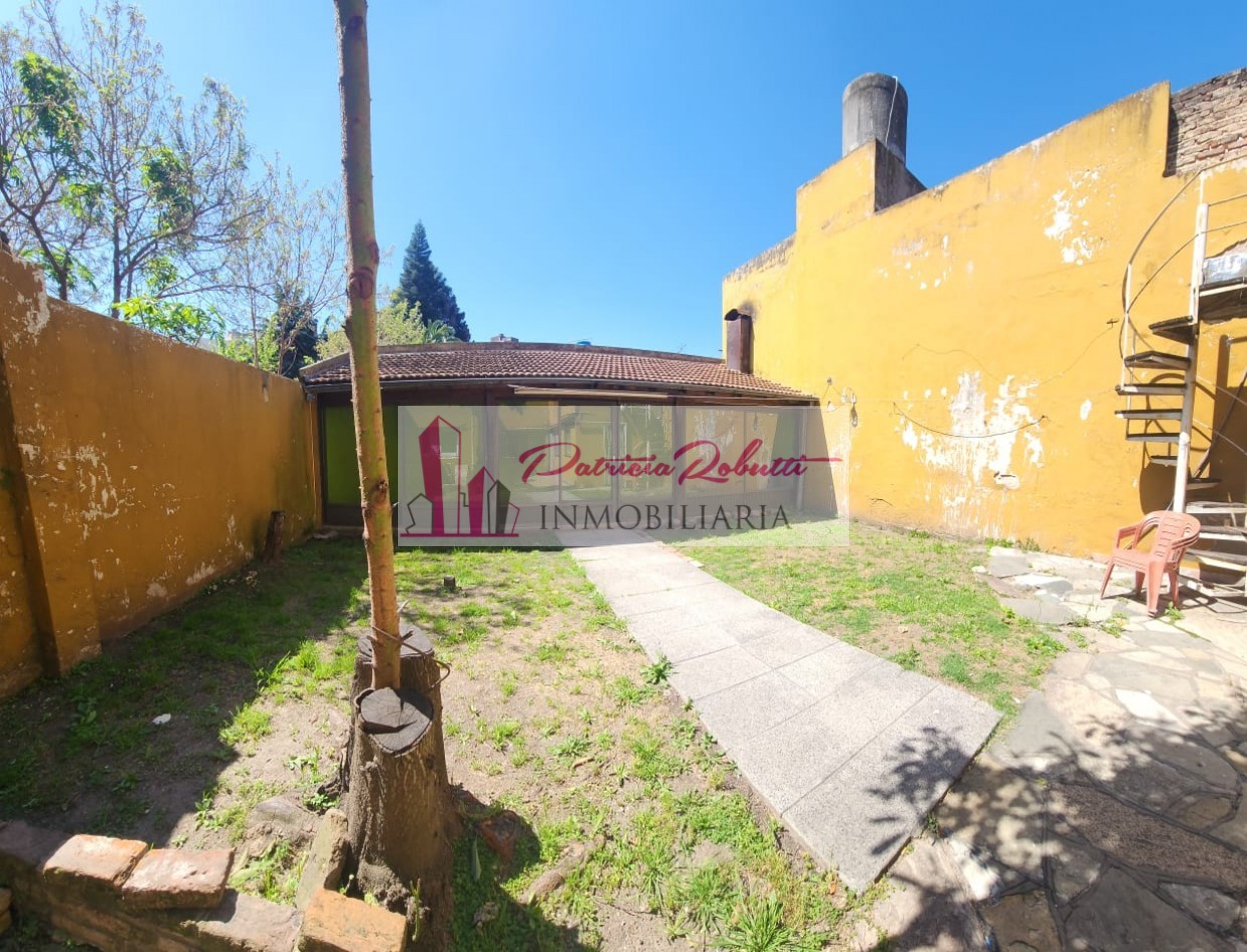 VENTA CASA 6 AMB CON GARAGE Y PARQUE EN GRAL PAZ ENTRE AV CRUZ Y CHILAVERT VILLA LUGANO LOTE TERRENO 8.66 X 31 