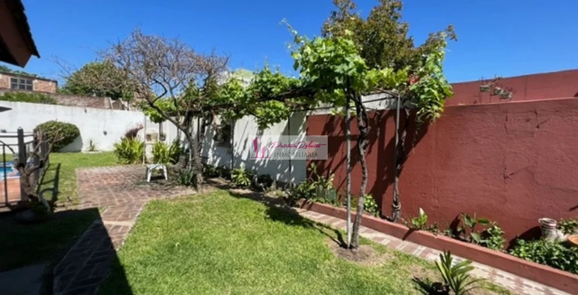 EN VENTA CASA 4 AMBIENTES EN VILLA LUGANO