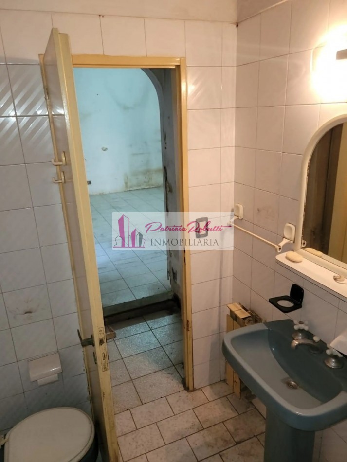 EN VENTA CASA 6 AMBIENTES A REFACCIONAR EN FLORES