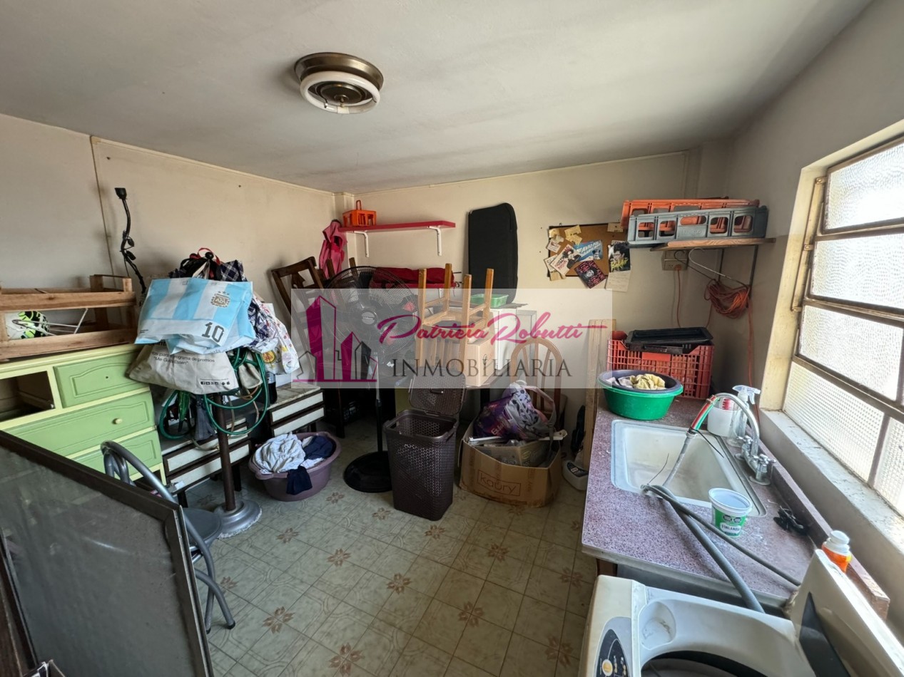 EN VENTA CASA MULTIFAMILIAR 6 AMBIENTES DISTRIBUIDA EN 2 CASAS VILLA INSUPERABLE.