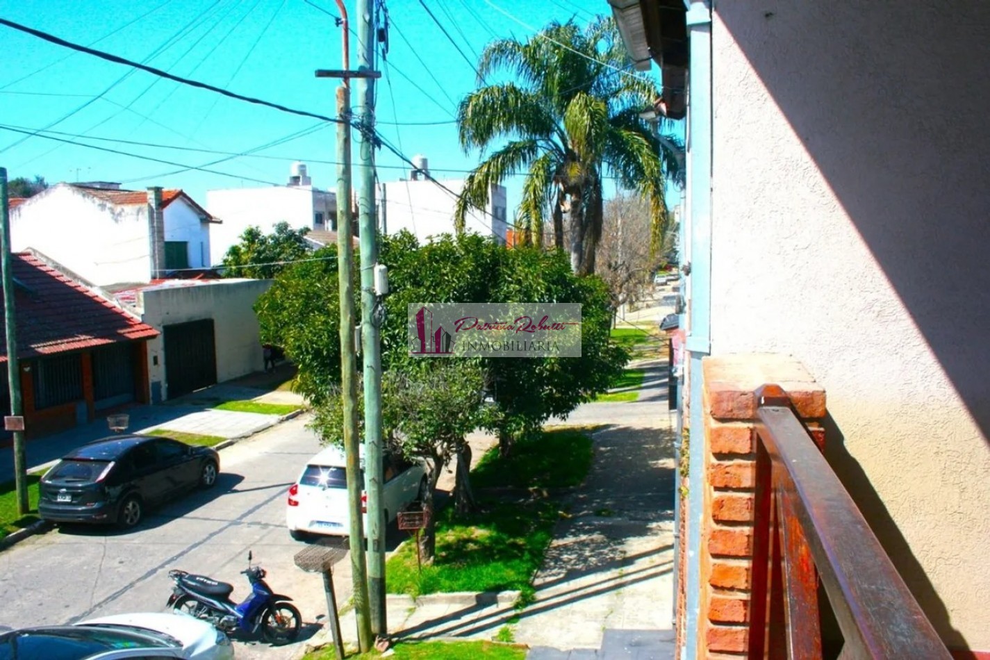 EN VENTA CASA TRIPLEX 4 AMBIENTES TAPIALES