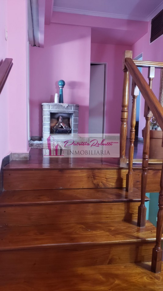 SE VENDE CASA 5 AMBIENTES CON PARQUE Y PISCINA VILLA CELINA